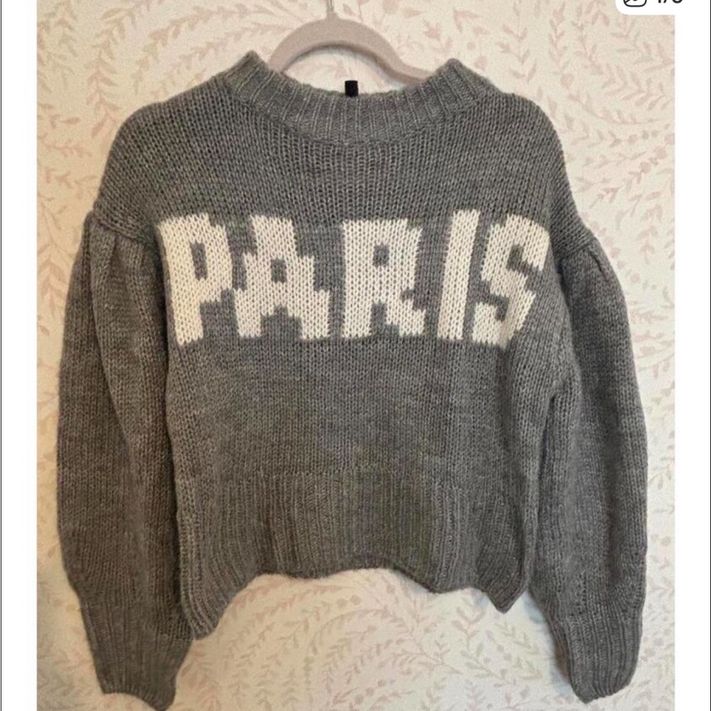 NWOT HM Chic Oversized Sweater with Paris Graphic. SZ small.